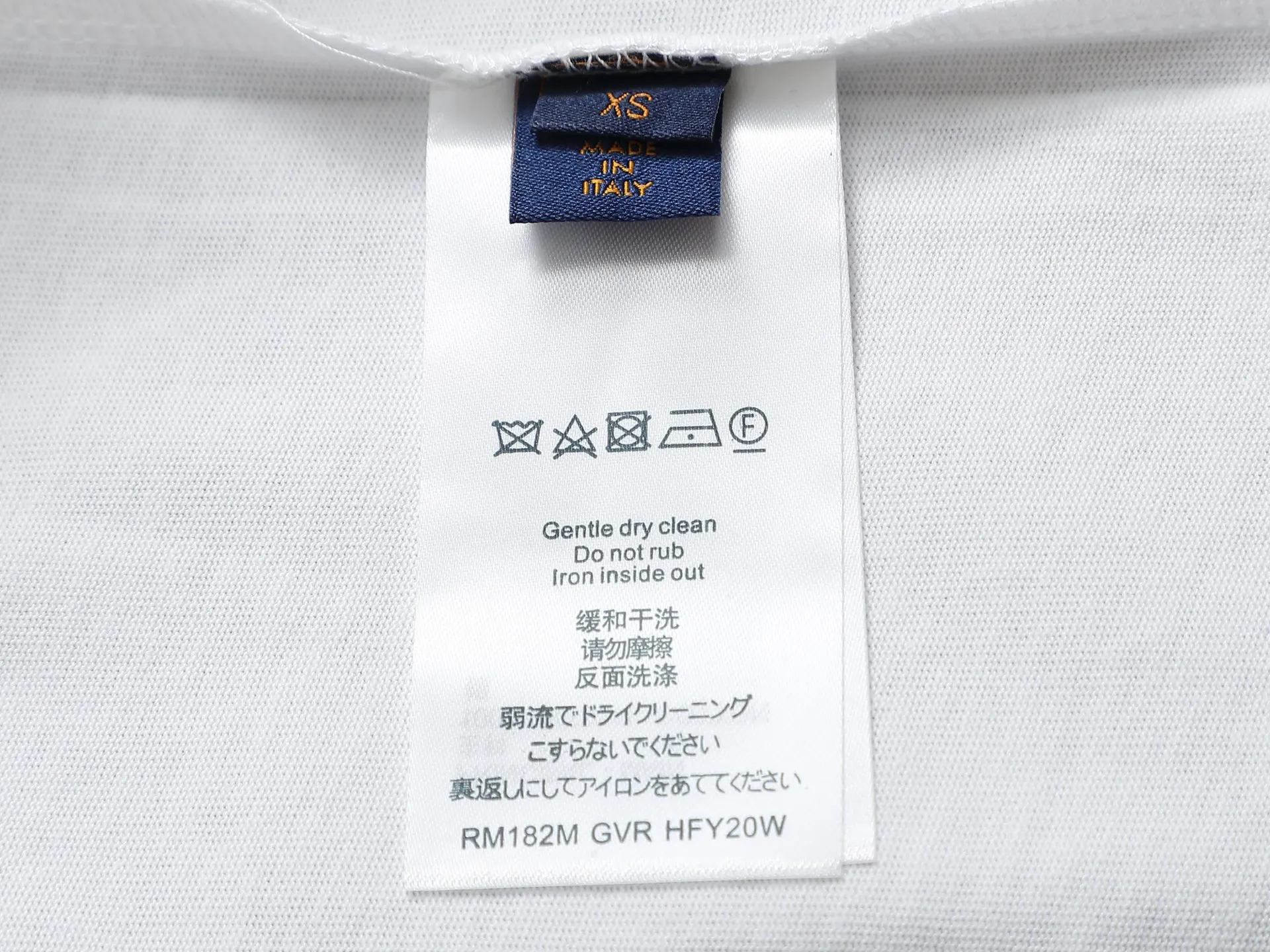 🅿️170 LV 25ss spring and summer printed short T series -1v Yayoi Kusama series pumpkin 🎃 pattern round neck short-sleeved T-shirt. Made of 32-count double yarn pure cotton 240g, washed at high temperature, will not shrink or fade. Comfortable to the touch, super texture❤️ Back-stitched cuff design, yellow back-mark embellishment, and a full set of accessories. A must-have for trendy men and trendy women, the classic drop-shoulder slightly wide version is available exclusively from stock!         ⚠️Only make high quality products, reject junk goods!  -Color: White Black -Size: XS S M L -Crowd: Unisex